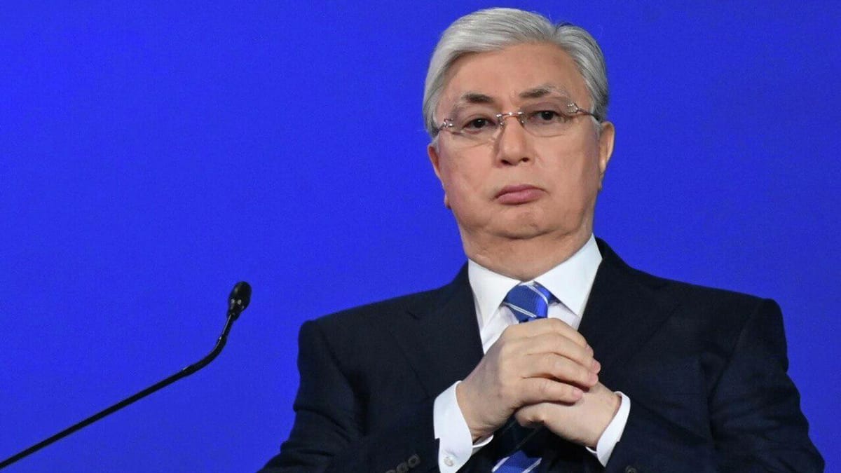 Президент Токаев поздравил казахстанок с 8 Марта: чем оно оскорбляет женщин?