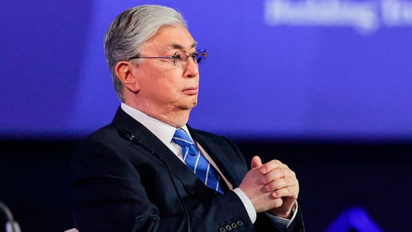 Президент Тоқаев 8 наурызбен құттықтады: бұл әйелдерді неге ренжітеді?